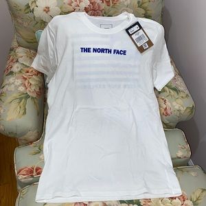 Northface USA NWT T-shirt